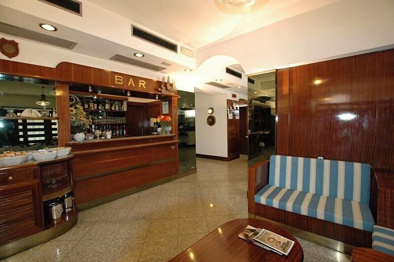 Hotel Crystal & Residence