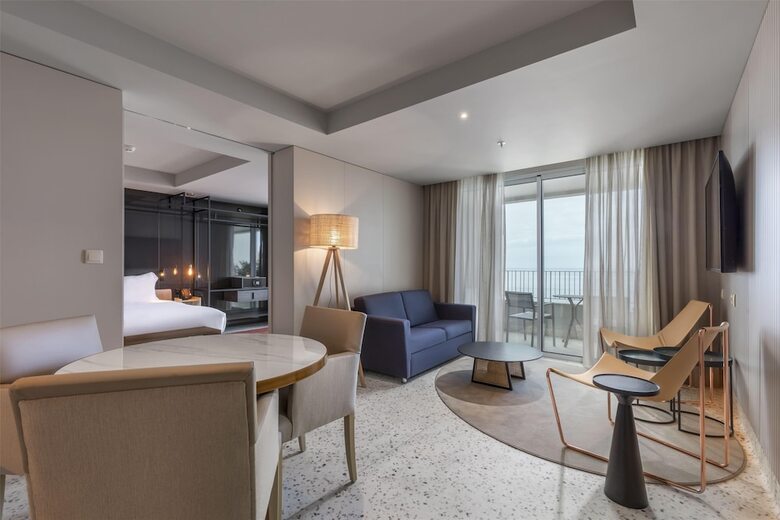 Hotel Next - Savoy Signature