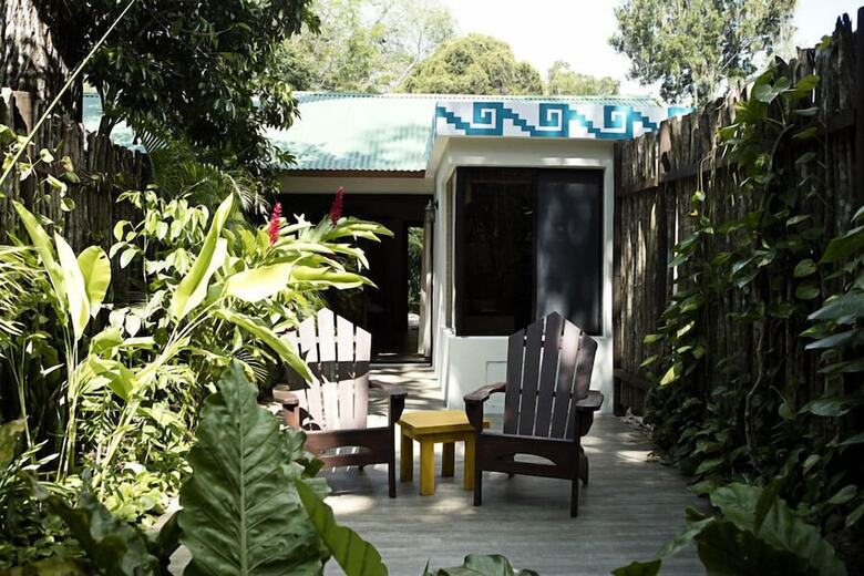 Jungle Lodge Hotel