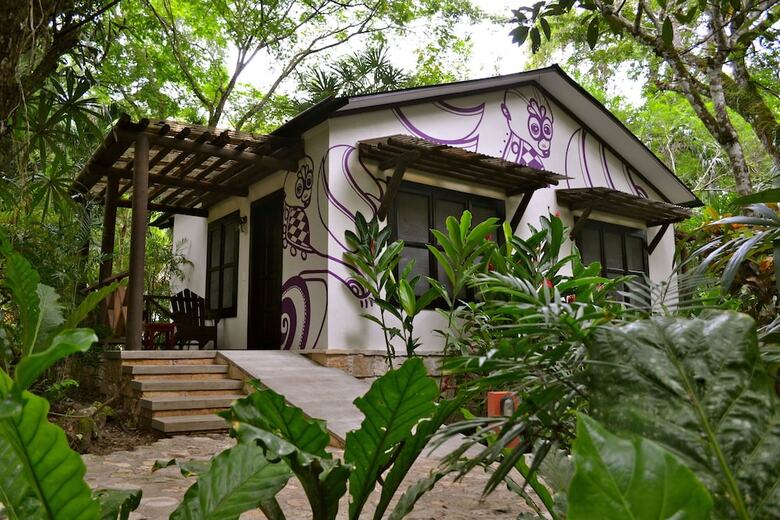 Jungle Lodge Hotel