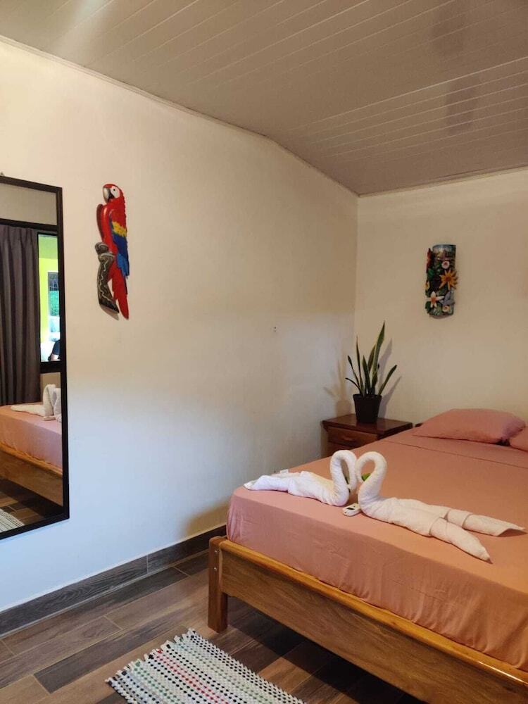 Cabinas Pura Vida Bed & Breakfast