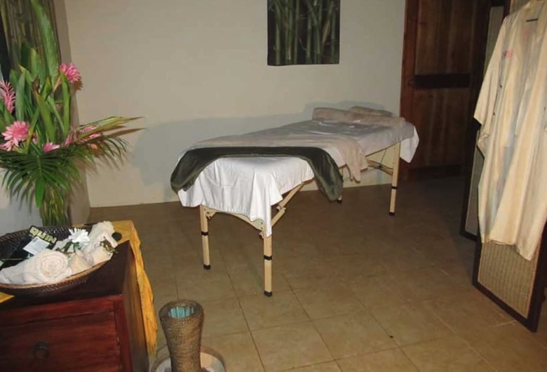 Hotel Popa Paradise Beach Resort