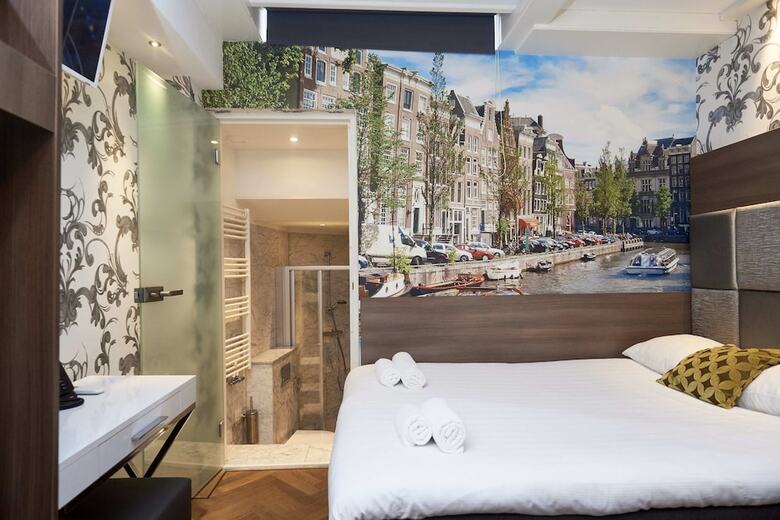Townhouse Hotel