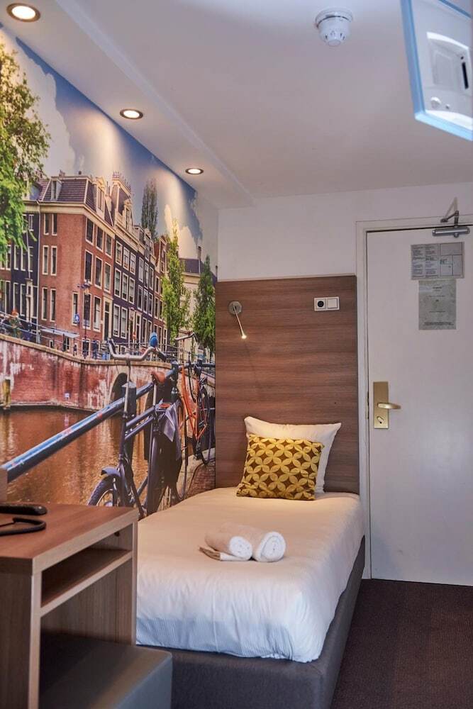 Townhouse Hotel