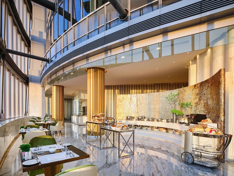J Hotel, Shanghai Tower