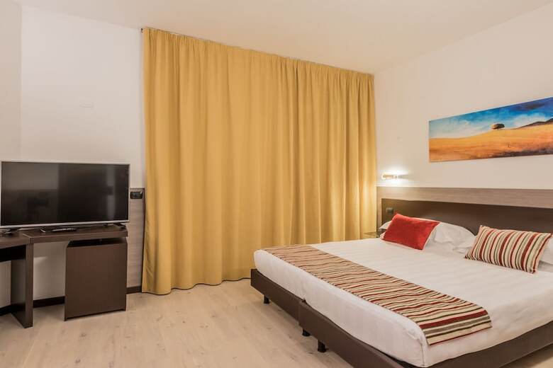 Continental Urban Art Hotel