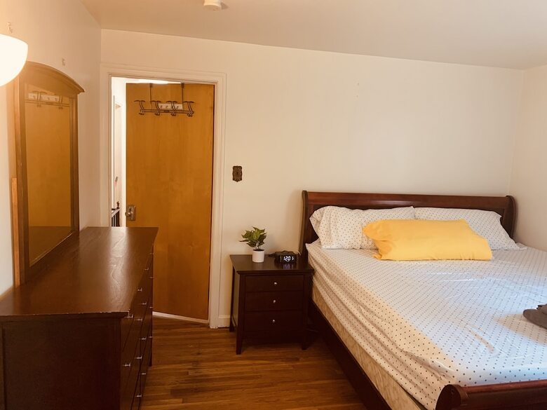 Private Queen Bedroom Garvin