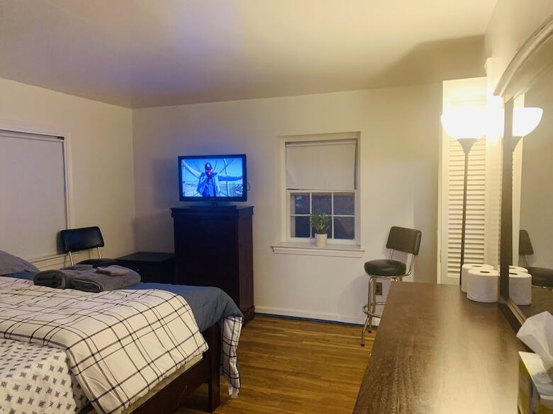 Private Queen Bedroom Garvin