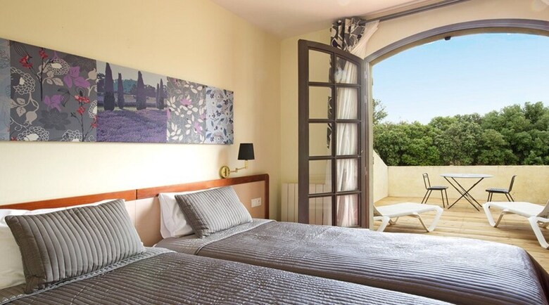 Hotel H�tel C�t� Ventoux