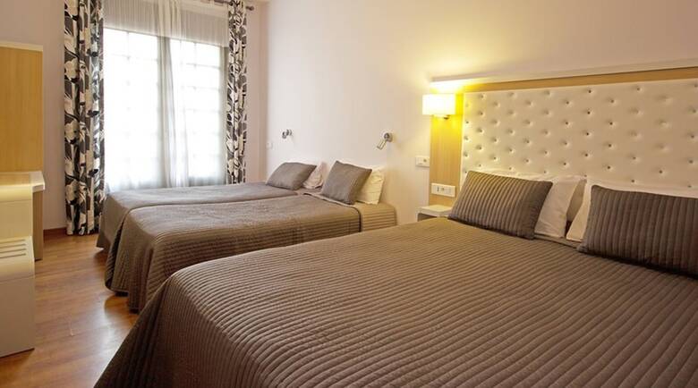 Hotel H�tel C�t� Ventoux