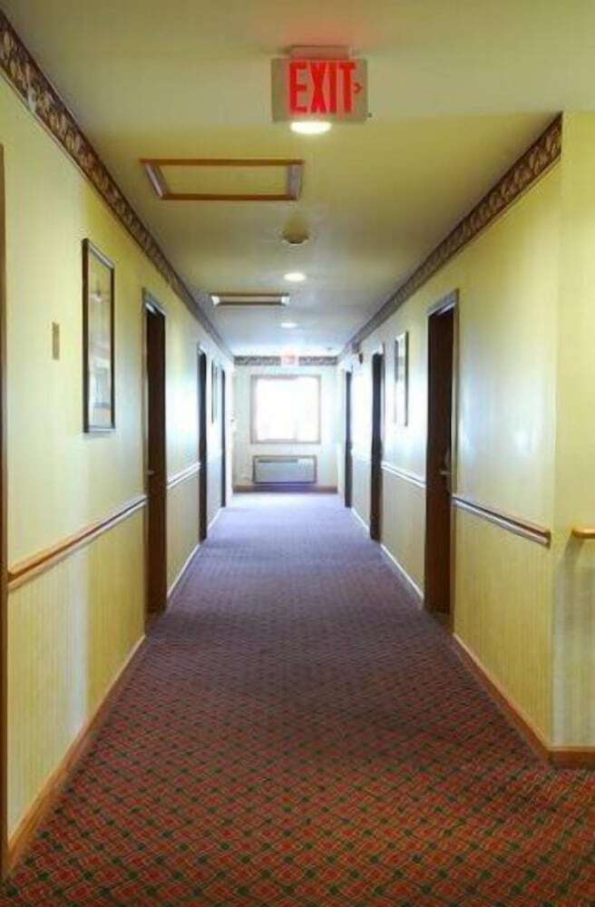 Hotel Executive Inn And Suites