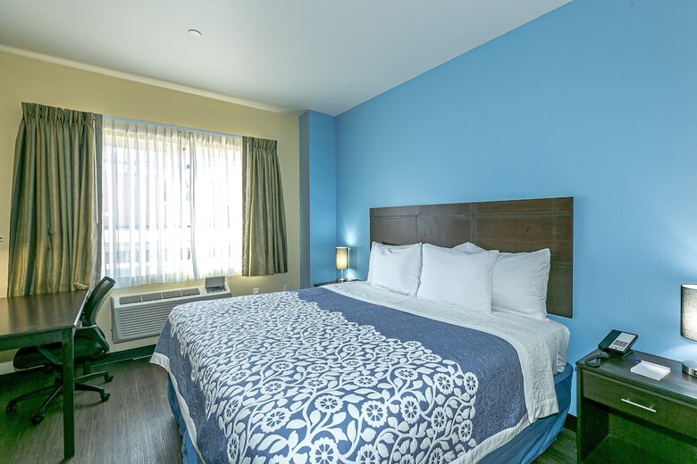 Hotel Ozone Inn & Suites
