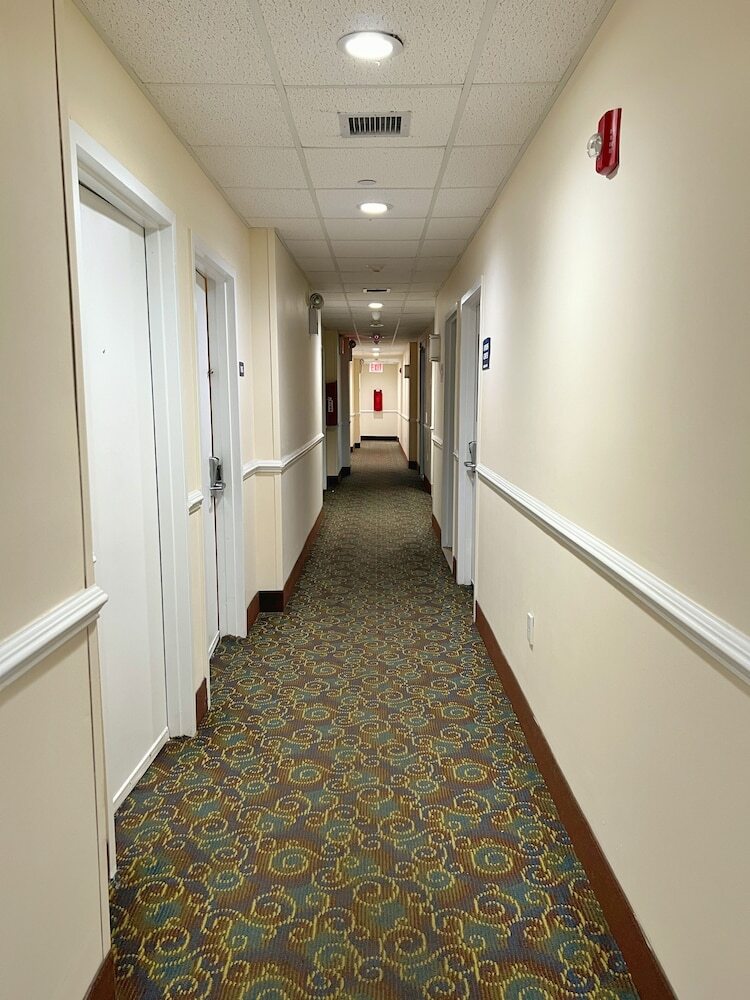 Hotel Ozone Inn & Suites