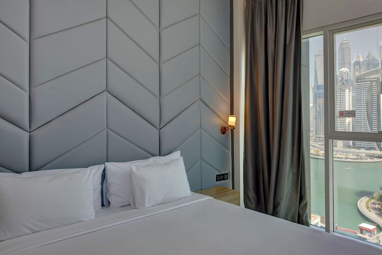 Hotel Regency Luxury Suites