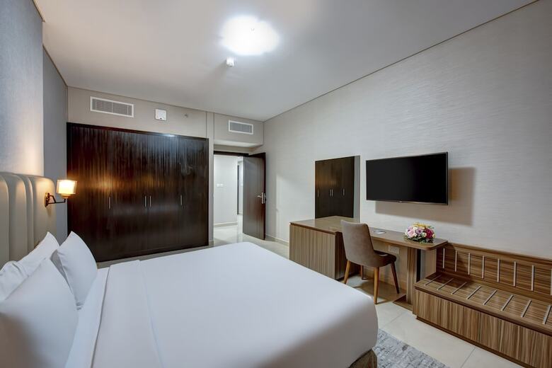 Hotel Regency Luxury Suites