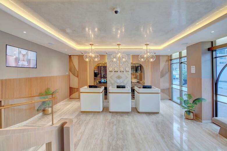 Hotel Regency Luxury Suites