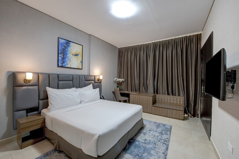 Hotel Regency Luxury Suites