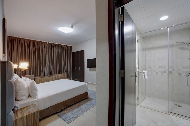Hotel Regency Luxury Suites