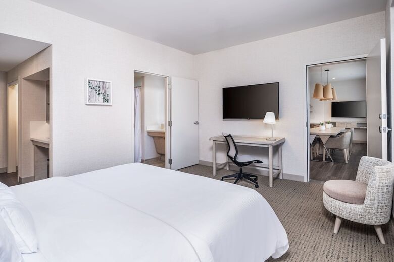 Hotel Element San Jose Airport