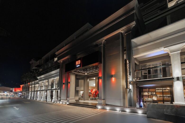 Hotel Radisson Red Phuket Patong Beach