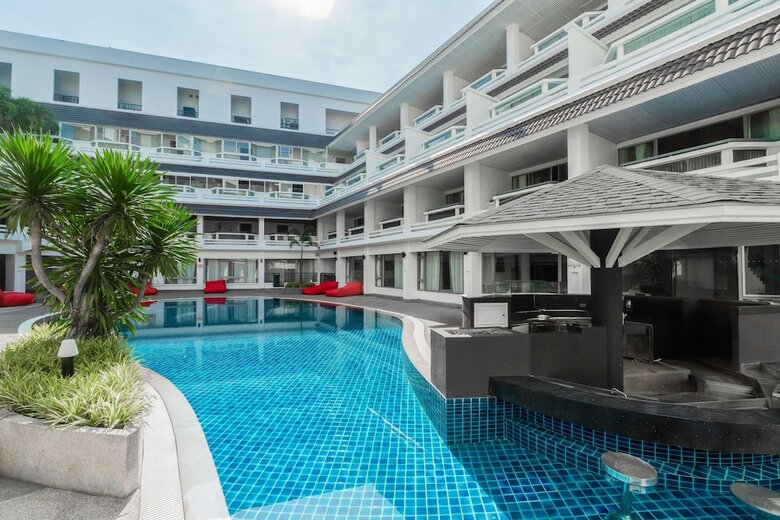 Hotel Radisson Red Phuket Patong Beach