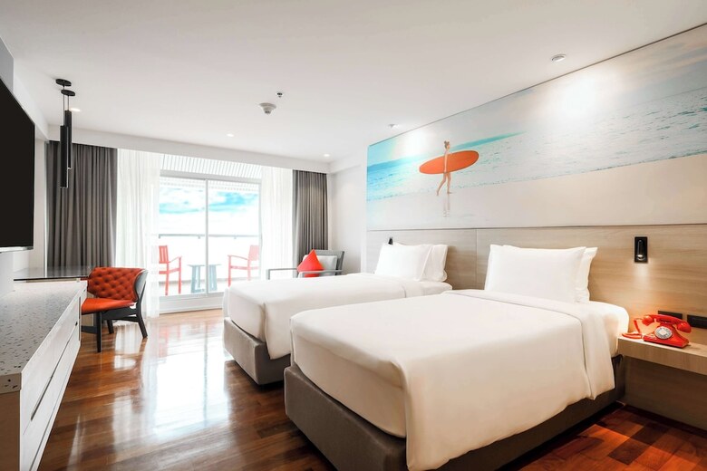 Hotel Radisson Red Phuket Patong Beach