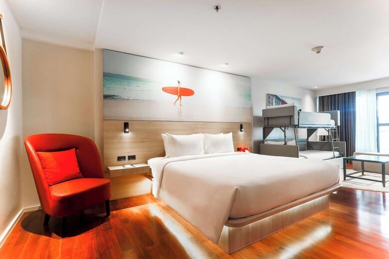 Hotel Radisson Red Phuket Patong Beach