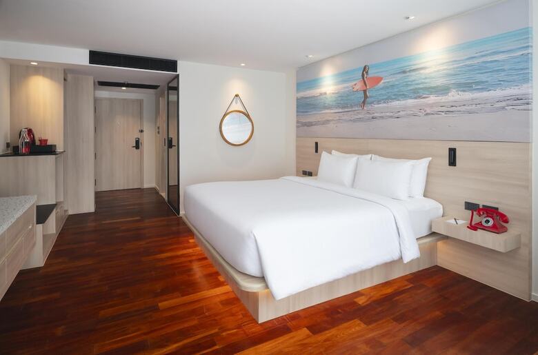 Hotel Radisson Red Phuket Patong Beach