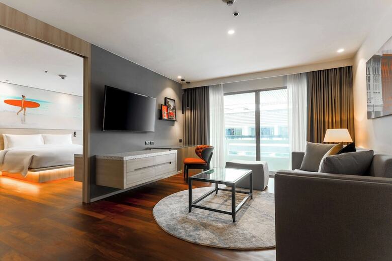 Hotel Radisson Red Phuket Patong Beach