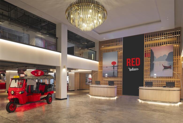 Hotel Radisson Red Phuket Patong Beach