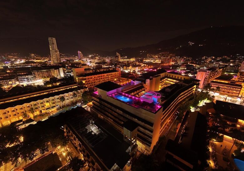 Hotel Radisson Red Phuket Patong Beach