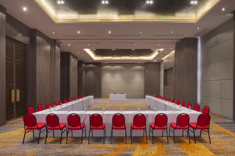 Hotel Radisson Red Phuket Patong Beach