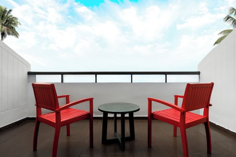 Hotel Radisson Red Phuket Patong Beach