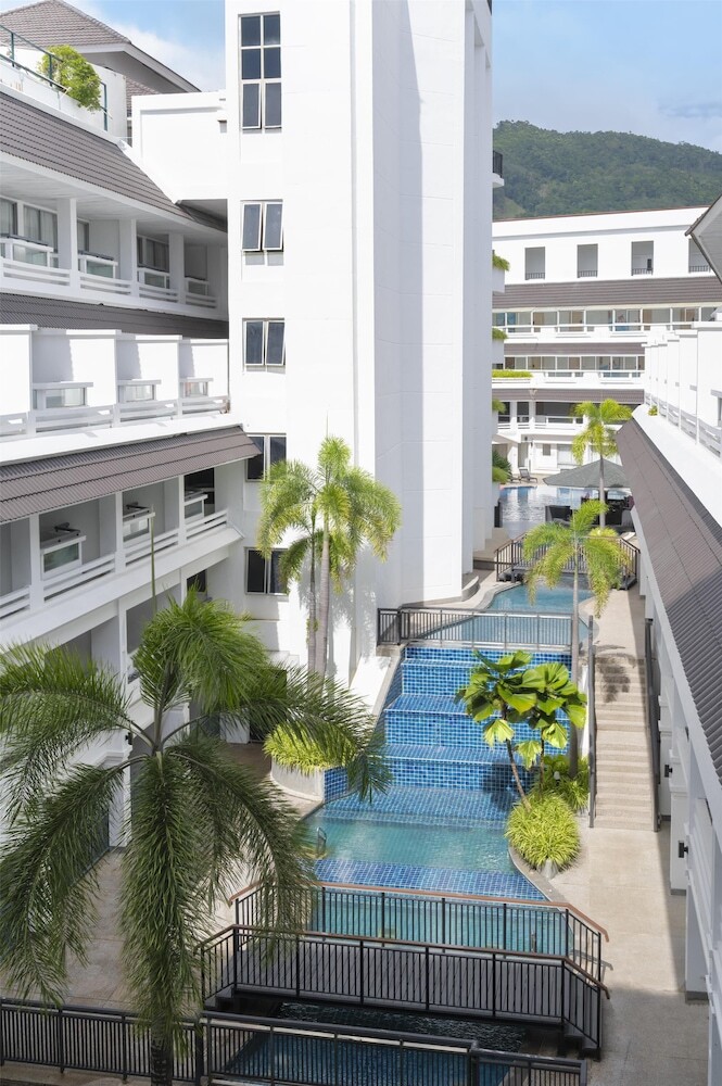Hotel Radisson Red Phuket Patong Beach