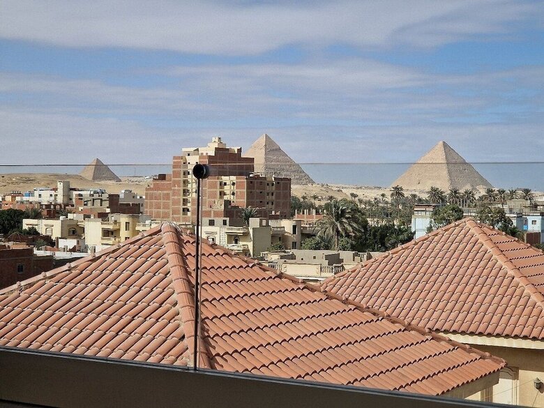 Pyramids Oasis Hotel