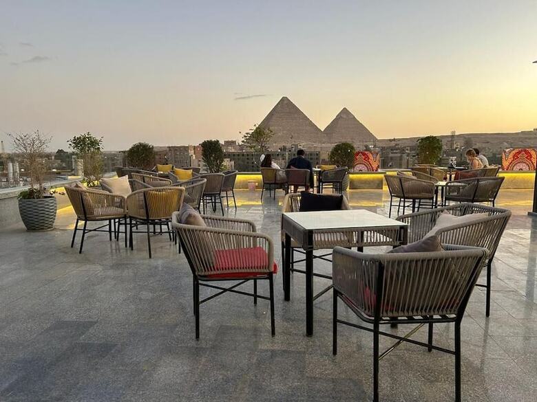 Pyramid Front Hotel