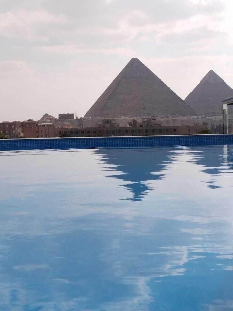 Pyramid Front Hotel