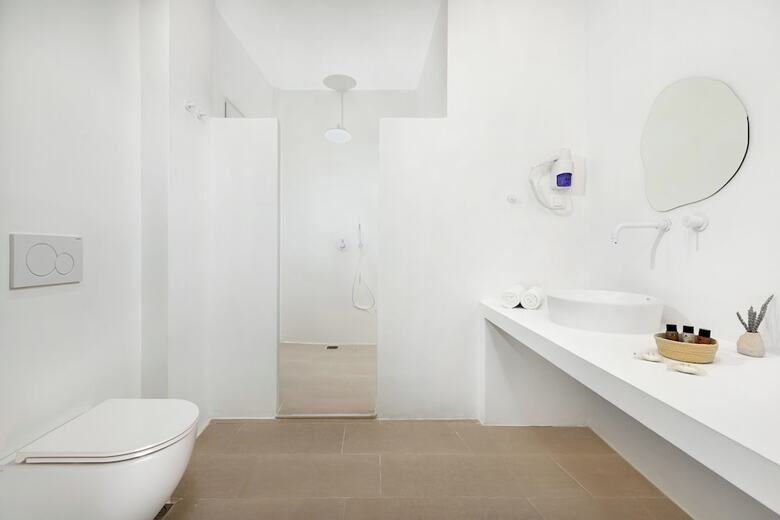 Voca Hotel & Suites