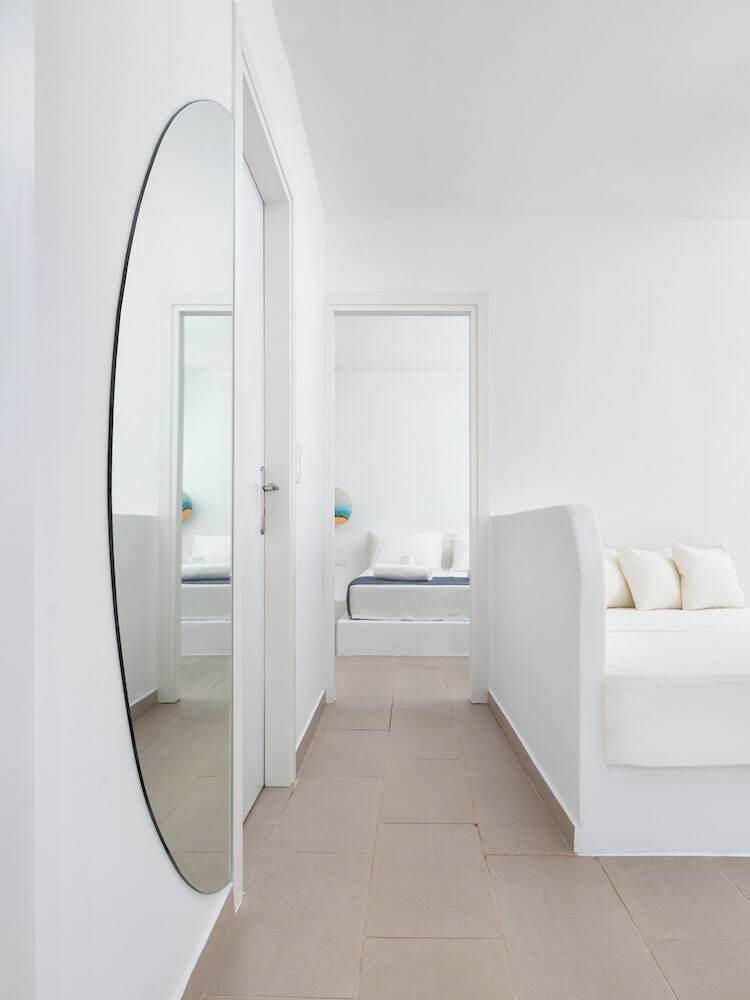 Voca Hotel & Suites