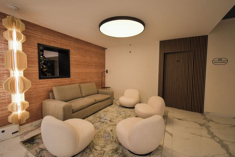 Expo Satelite 2750 Hotel & Suites
