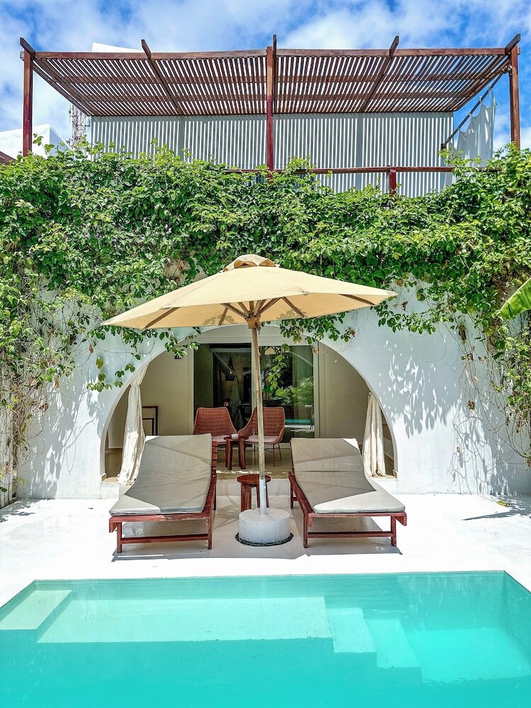 Alma Boutique Hotel