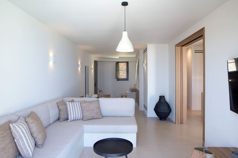 Elessa Hotel