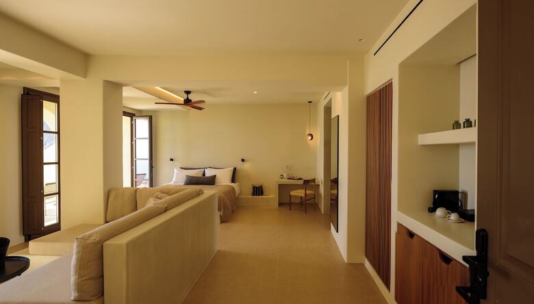 Elessa Hotel