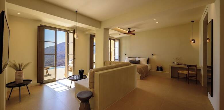 Elessa Hotel