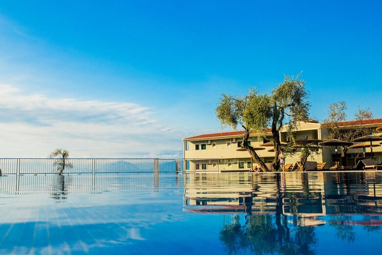 Robolla Beach Aparthotel