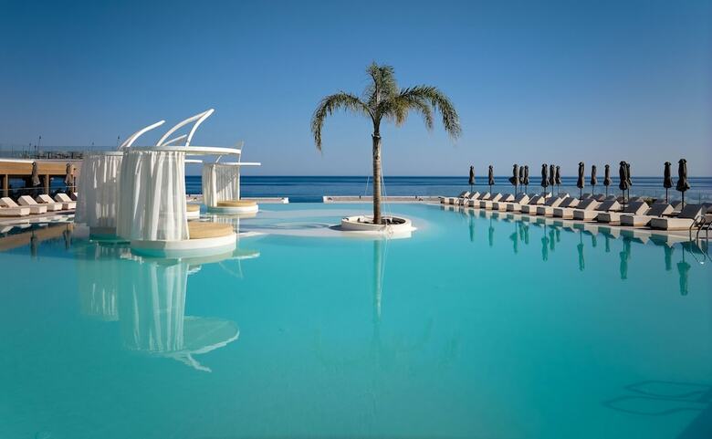 Hotel Enorme Santanna Island
