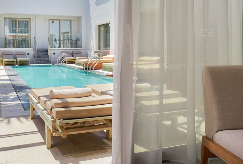 Hotel Enorme Santanna Island