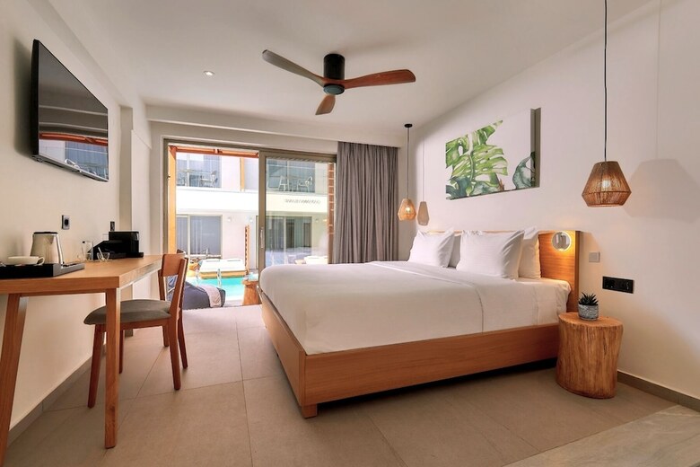 Hotel Enorme Santanna Island