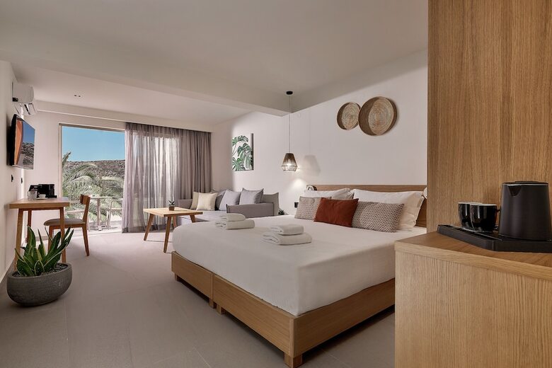 Hotel Enorme Santanna Island