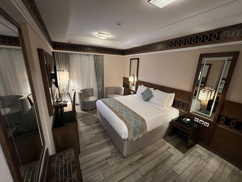 Violet Al Azizia Hotel